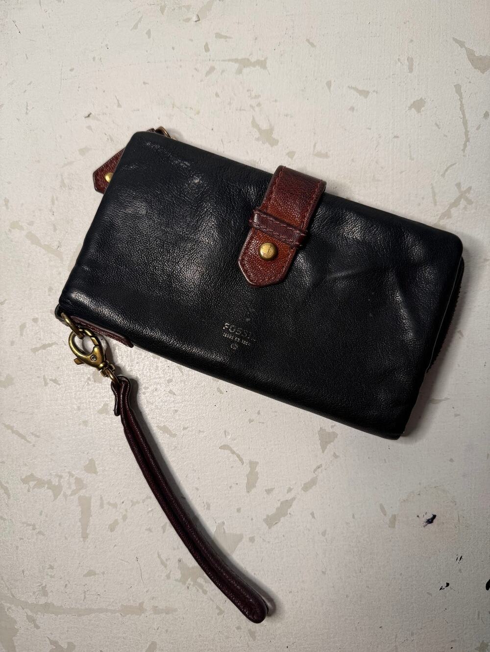 Fossil Black Leather Wristlet Wallet Womens Brown Tab Detail